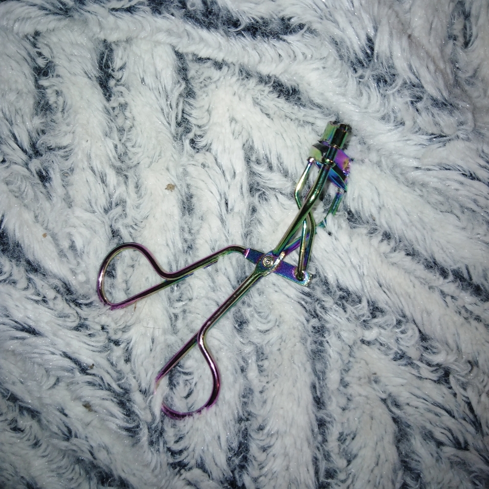 Eyelash curler